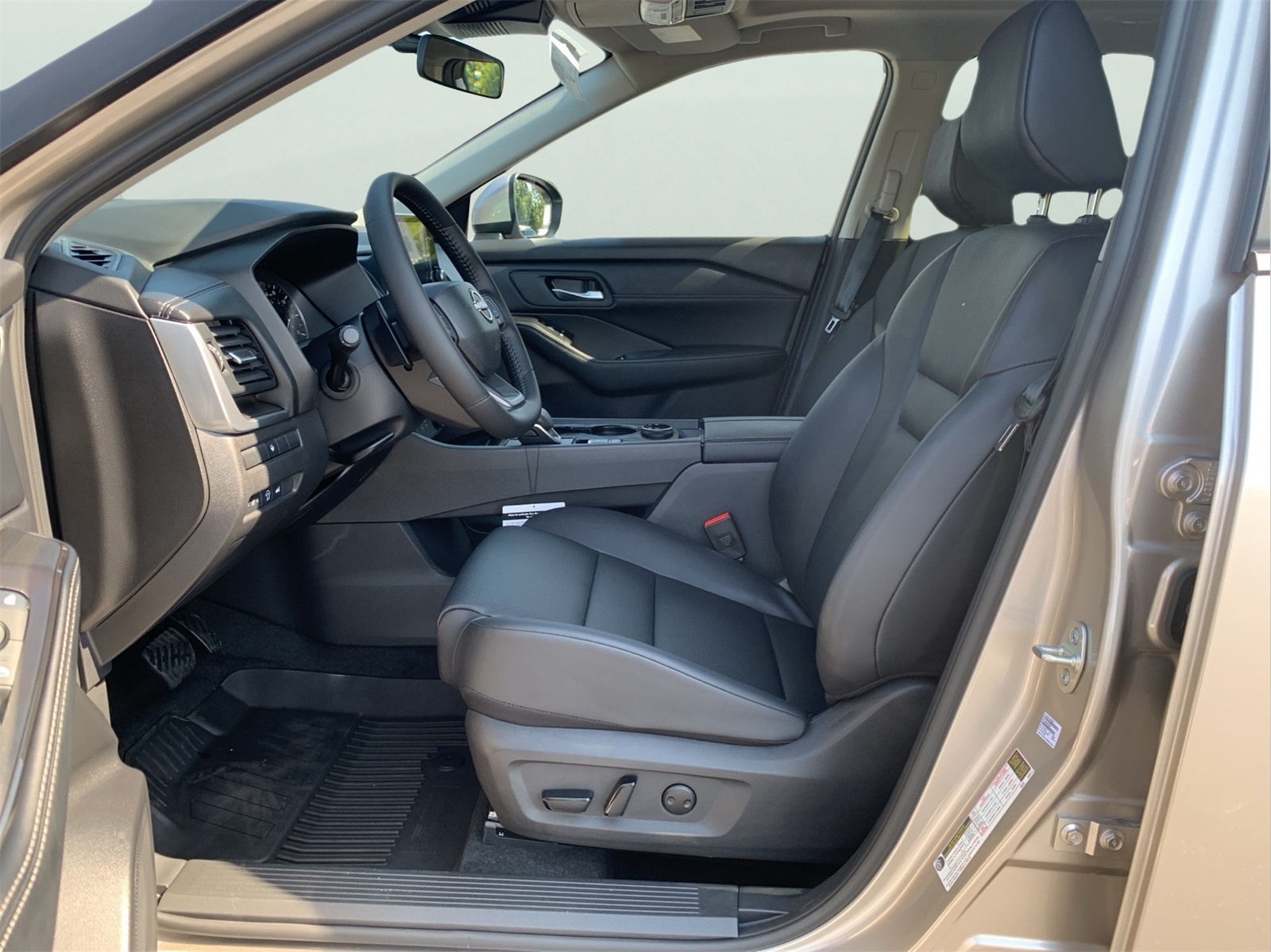 2026 Nissan Rogue SV photo 12