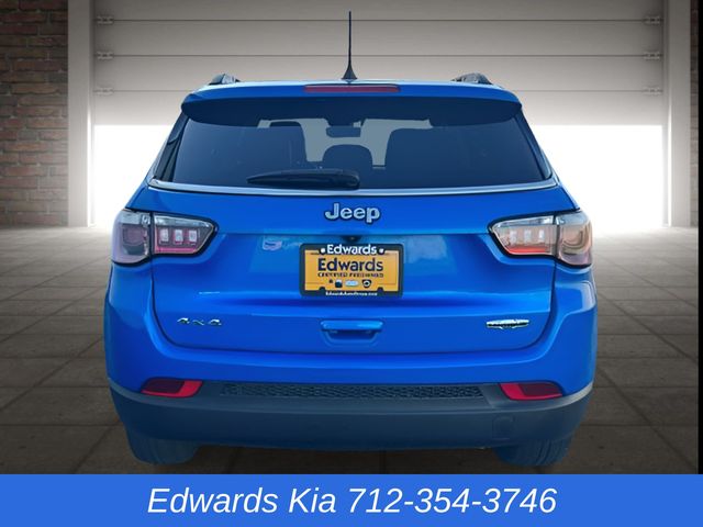 2022 Jeep Compass Latitude Lux photo 4