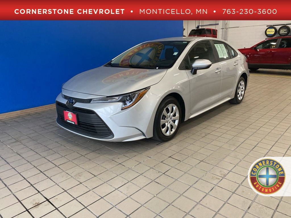 2024 Toyota Corolla LE's photo