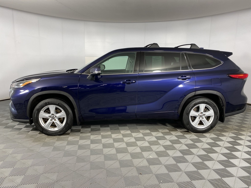 2021 Toyota Highlander LE photo 2
