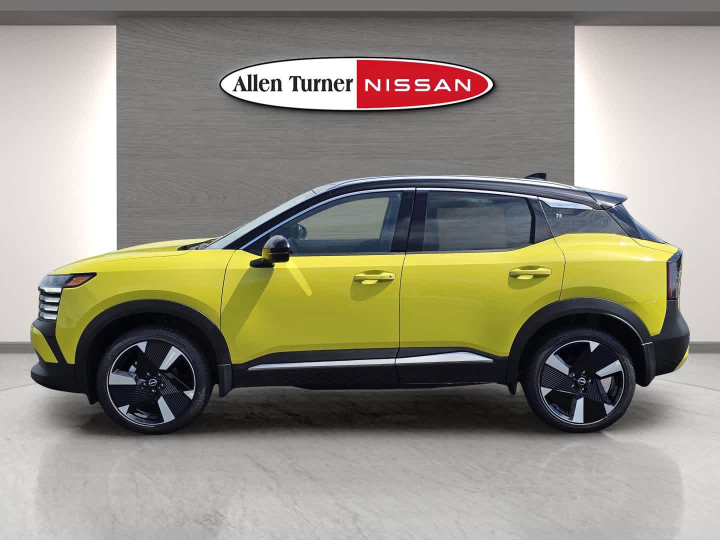 2025 Nissan Kicks SR photo 2
