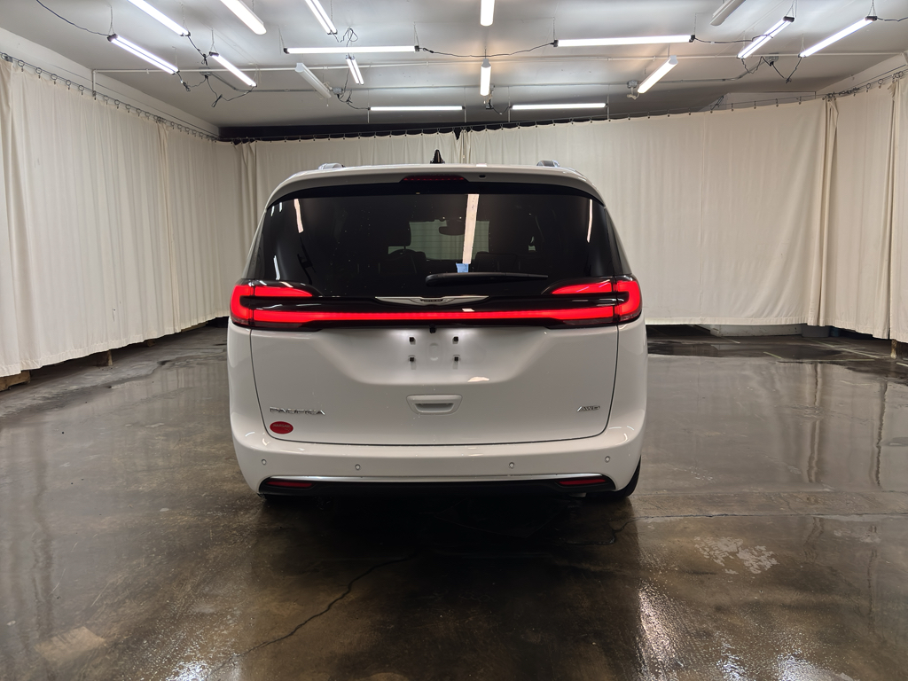 2026 Chrysler Pacifica Pinnacle photo 6