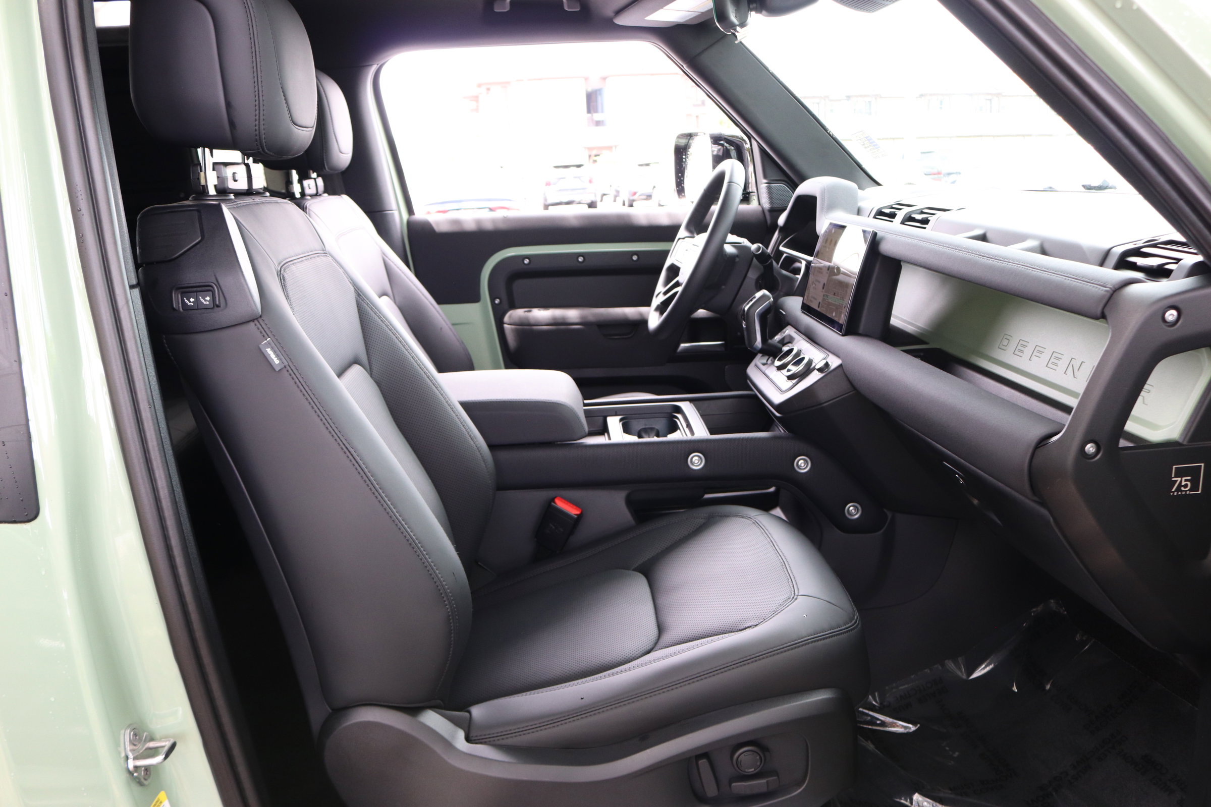 2023 Land Rover Defender photo 15