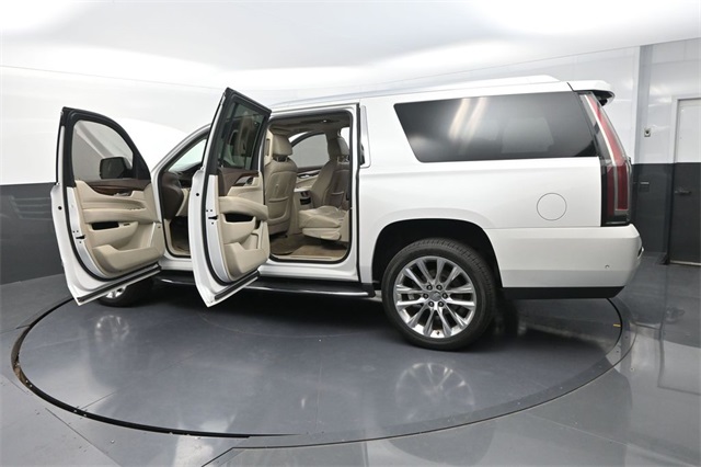 2017 Cadillac Escalade ESV Luxury photo 38