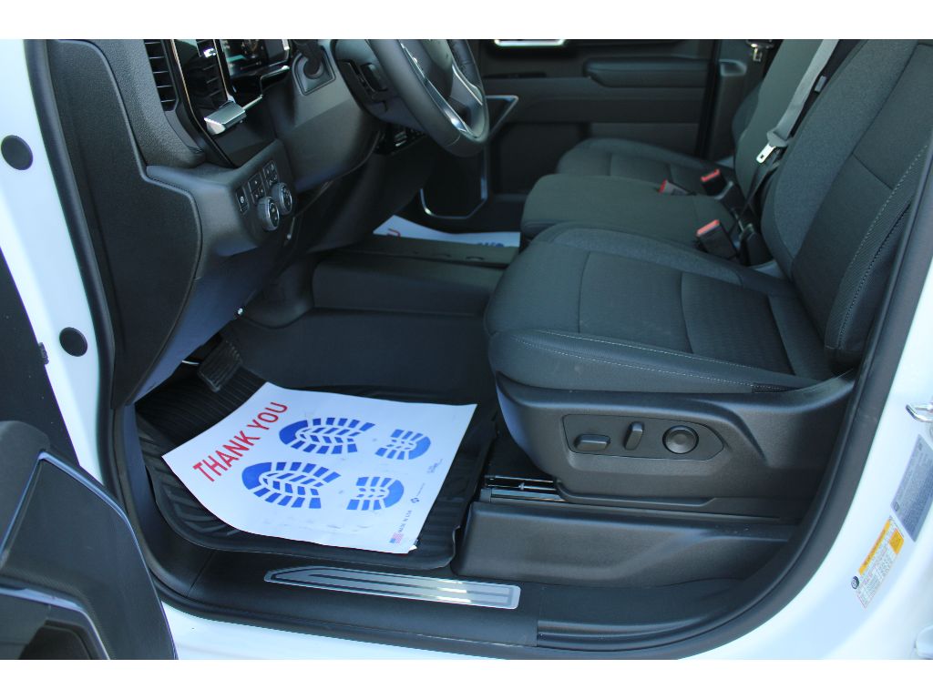 2026 Chevrolet Silverado 2500HD LT photo 4