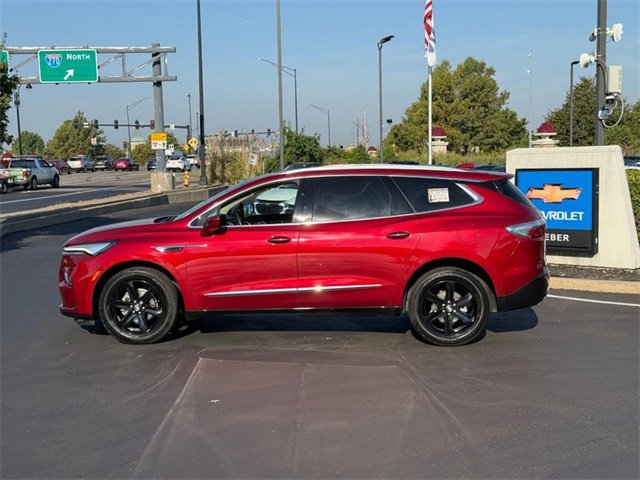 2023 Buick Enclave Essence photo 2