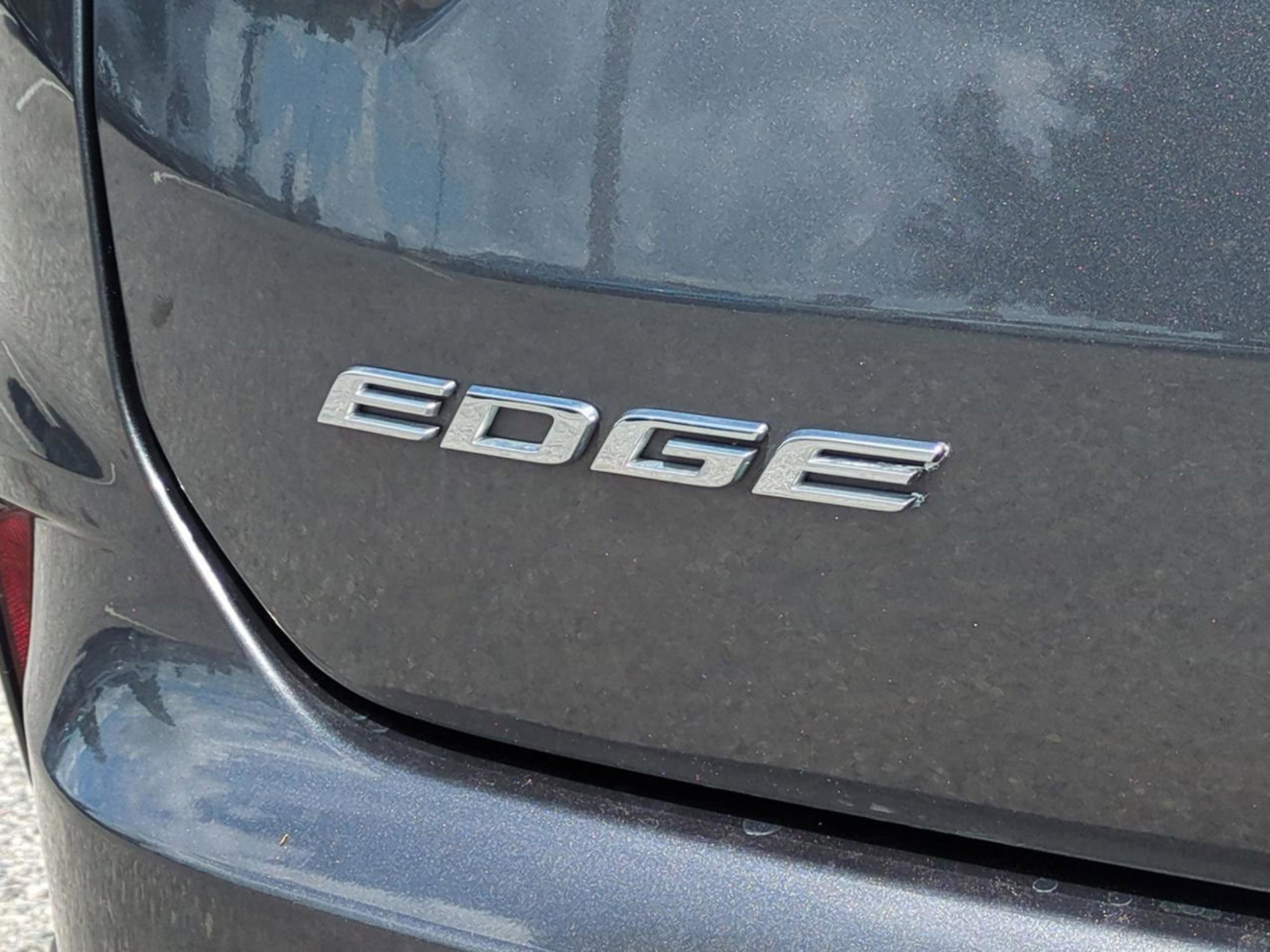 2020 Ford Edge Titanium photo 18