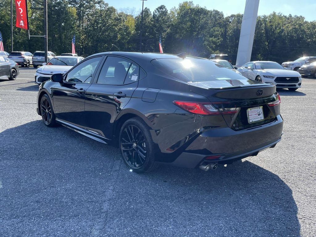 2025 Toyota Camry Hybrid SE photo 4