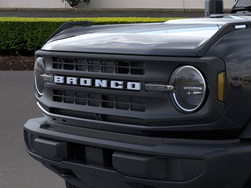 2025 Ford Bronco Base photo 16