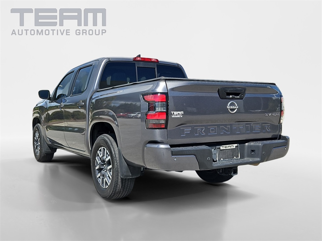 2022 Nissan Frontier Crew Cab photo 2