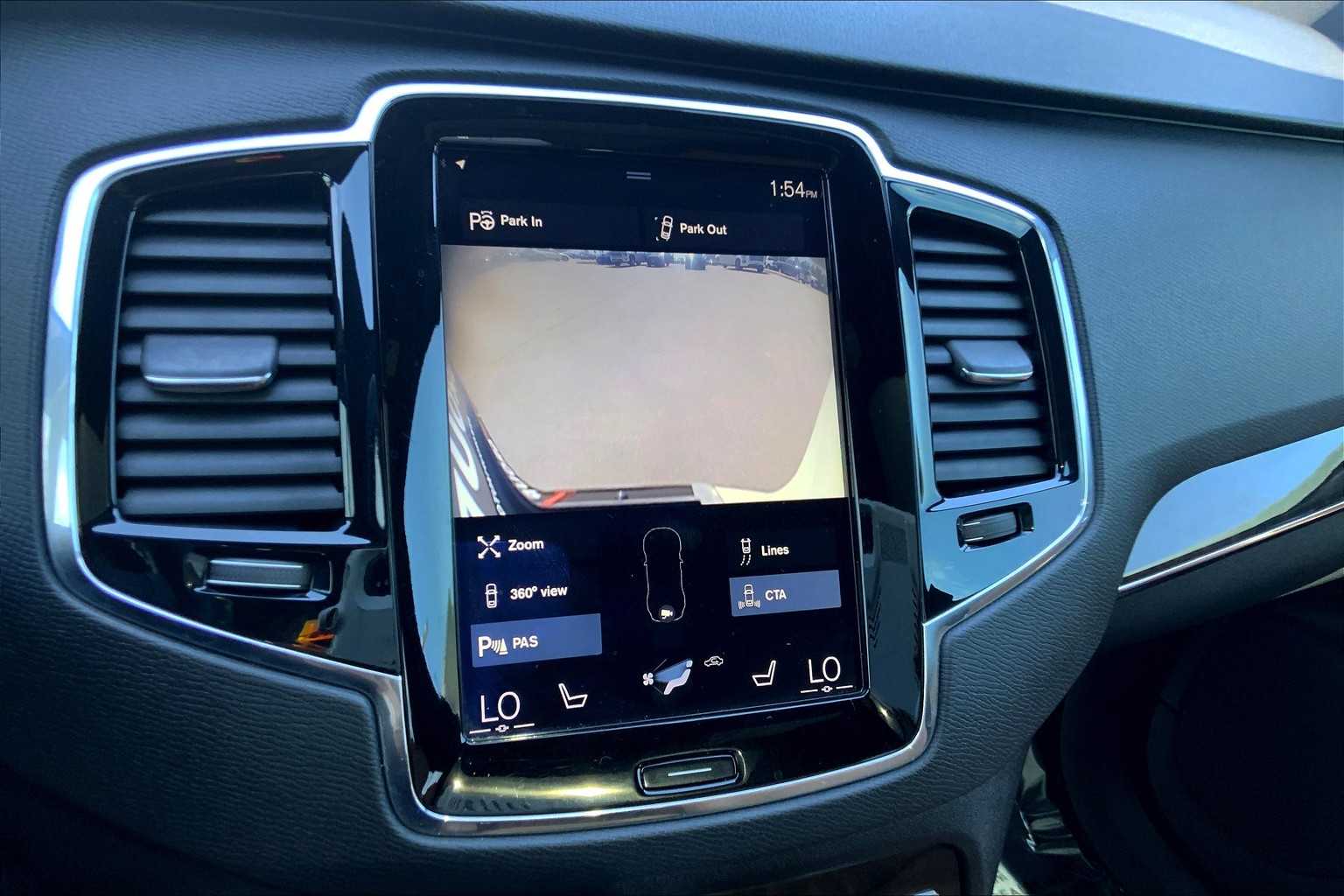 2018 Volvo XC90 Momentum photo 24