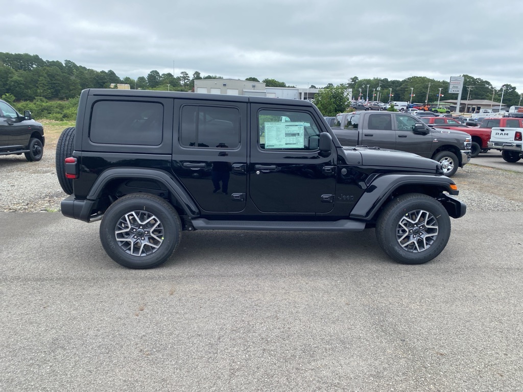 2025 Jeep Wrangler Sahara photo 4