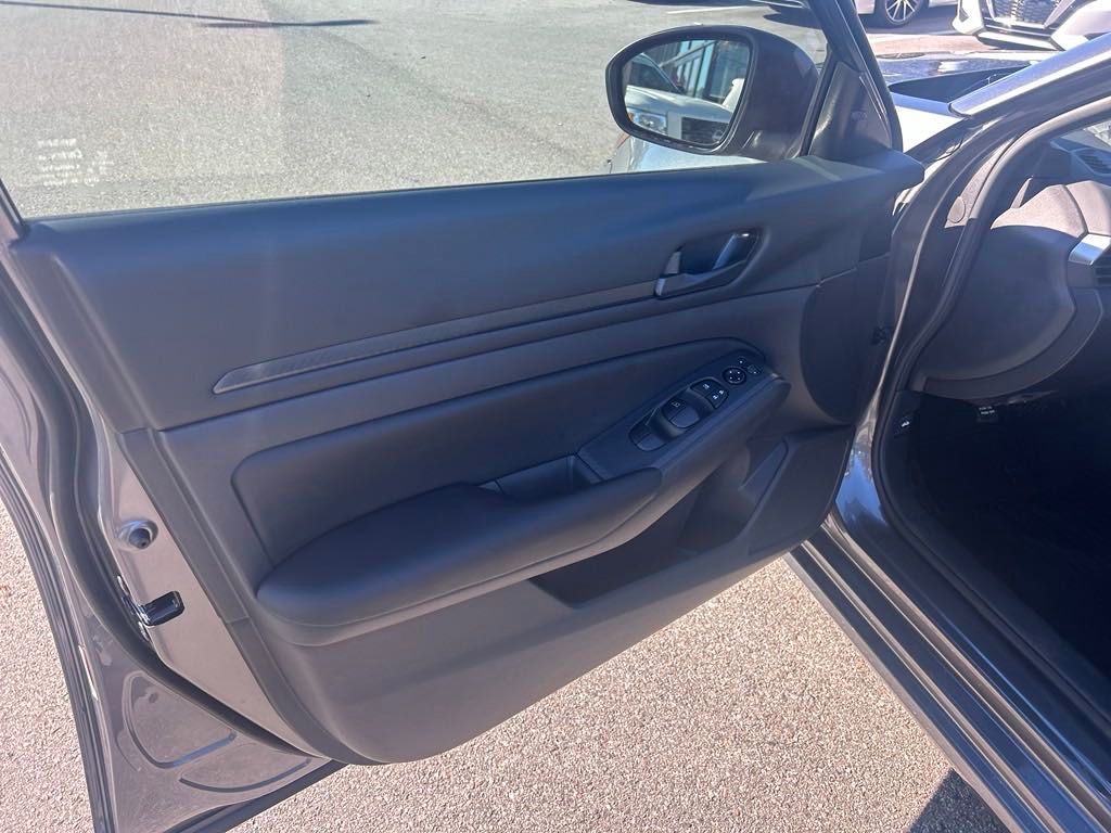 2025 Nissan Altima 2.5 S photo 13
