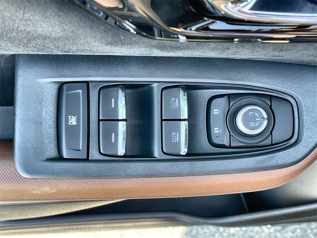 2025 Subaru Forester Touring photo 21