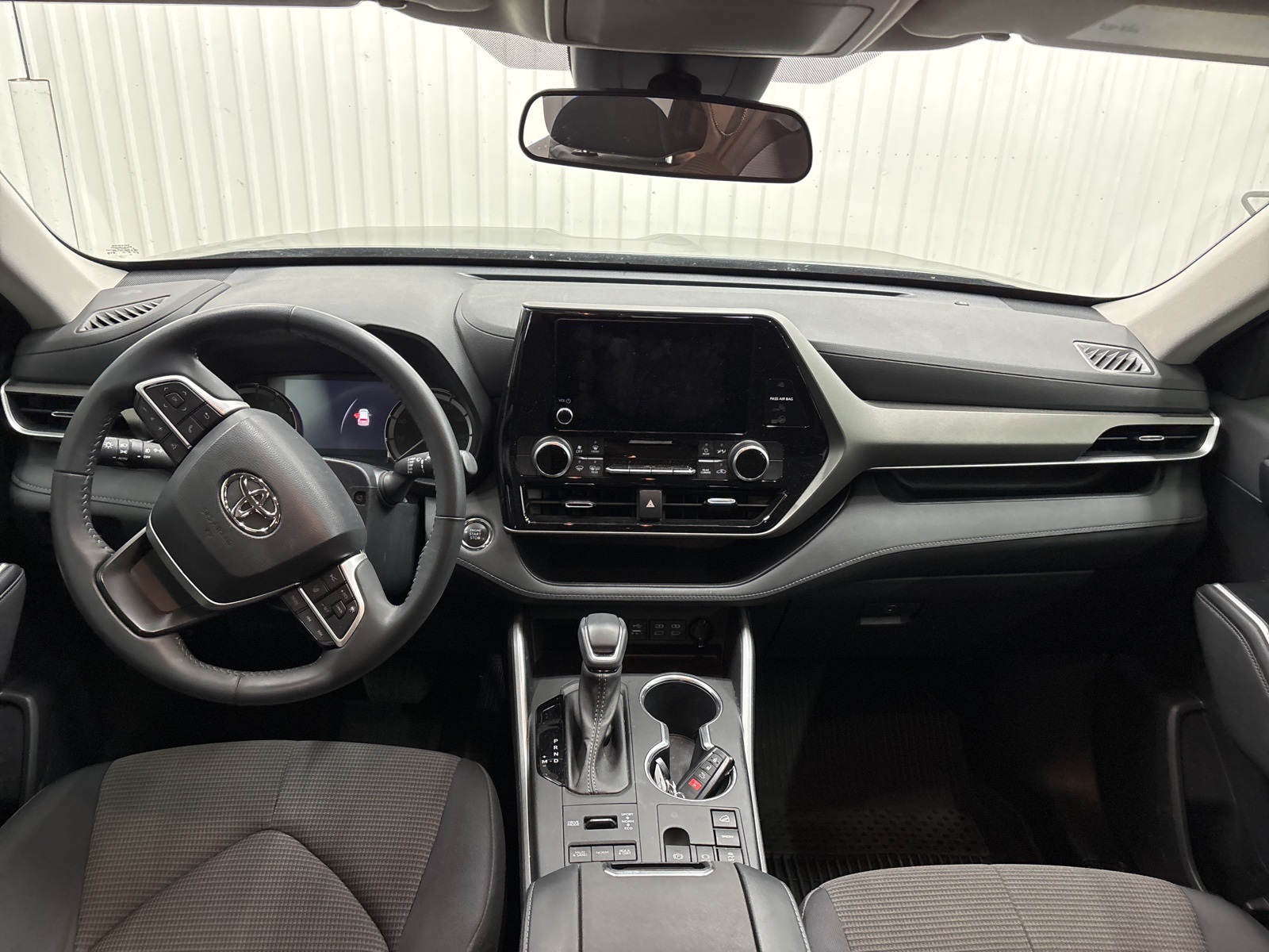 2023 Toyota Highlander L photo 7