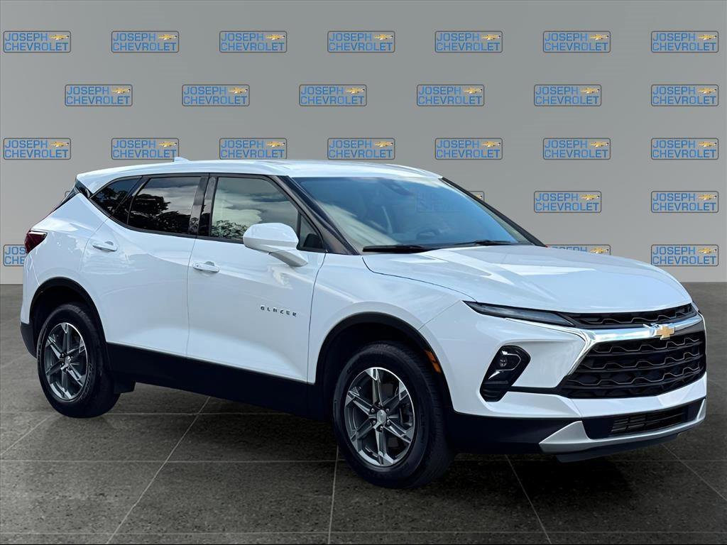 2025 Chevrolet Blazer 2LT photo 3