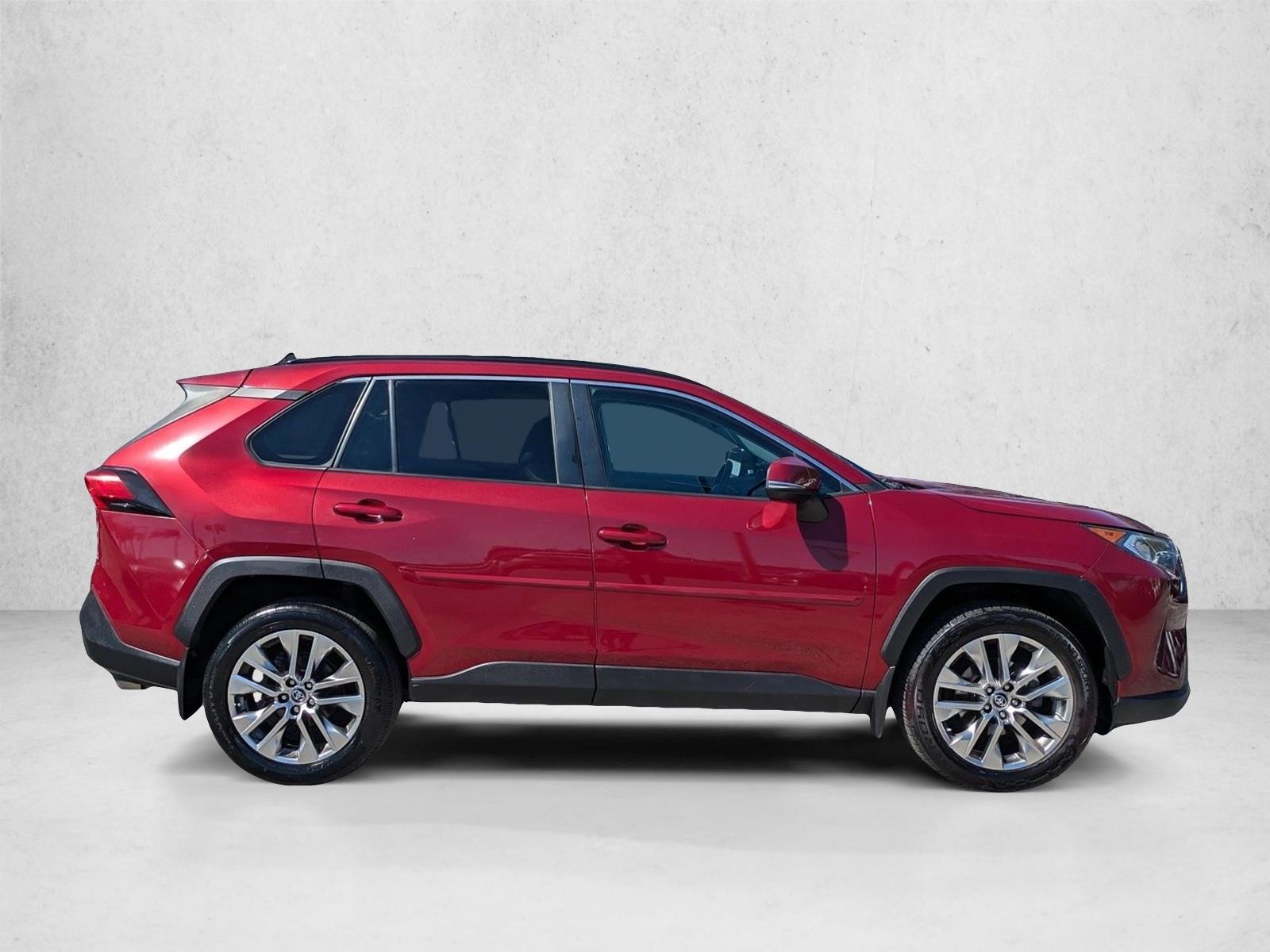 2019 Toyota RAV4 XLE Premium photo 4