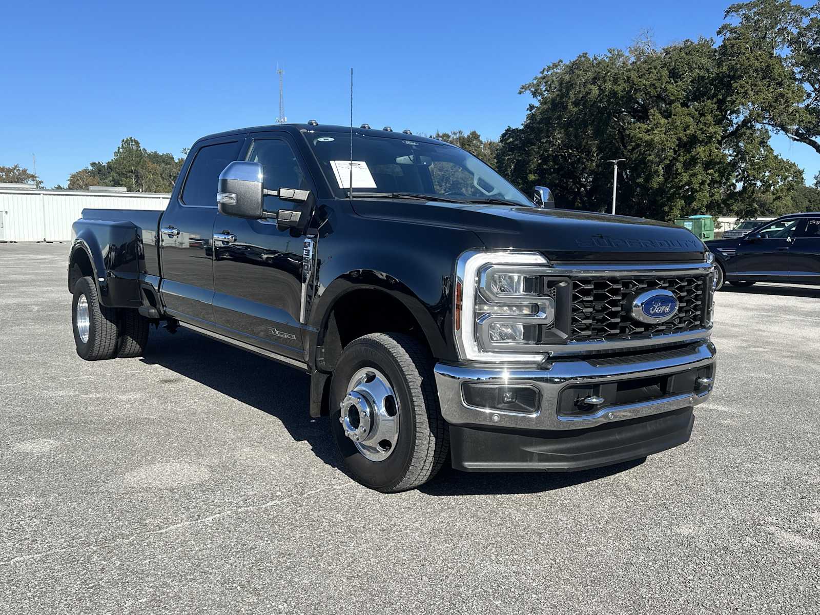 2024 Ford F-350 Super Duty Lariat's photo