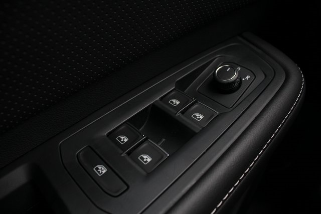 2025 Volkswagen Atlas Cross Sport SEL R-Line photo 19