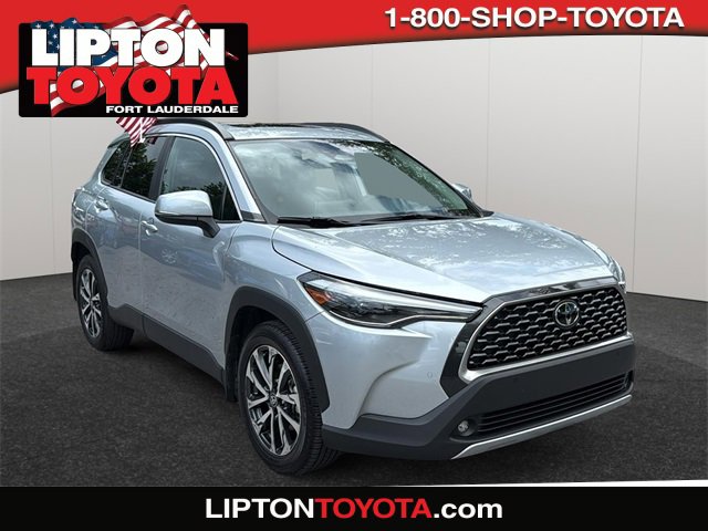 2024 Toyota Corolla Cross XLE's photo