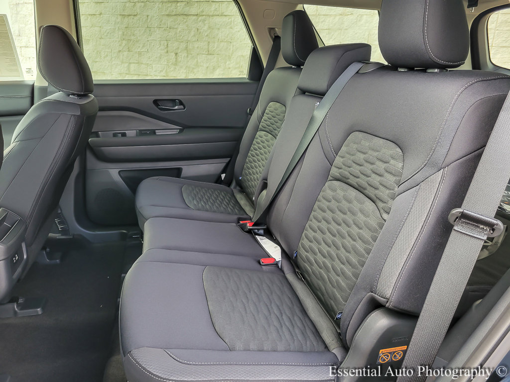 2025 Nissan Pathfinder S photo 9