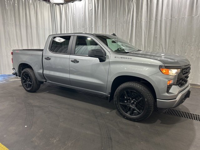 2025 Chevrolet Silverado 1500 Custom photo 2