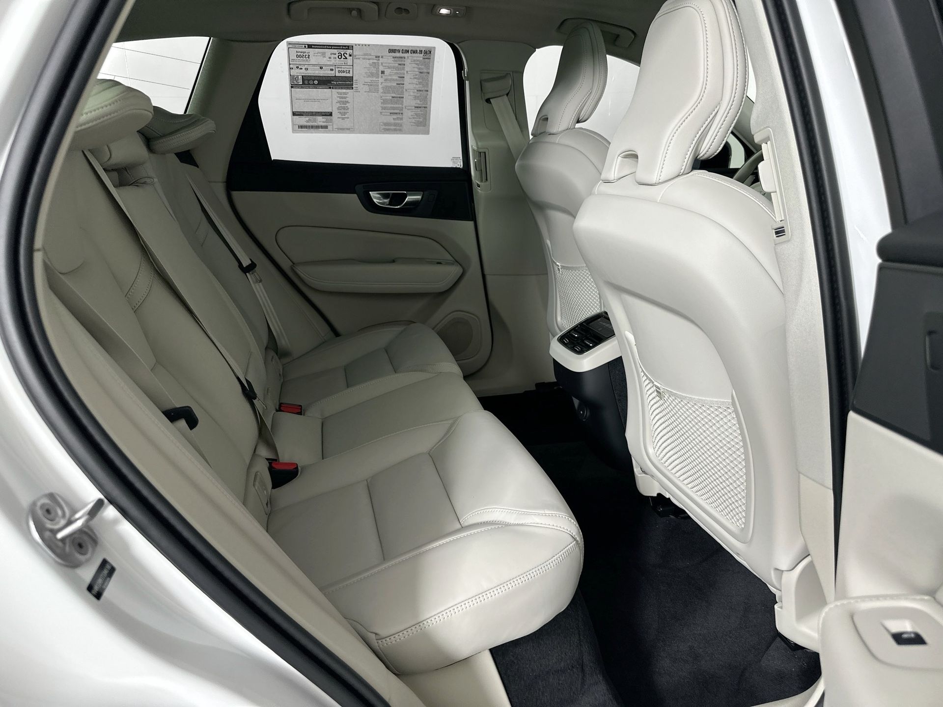 2026 Volvo XC60 B5 photo 23