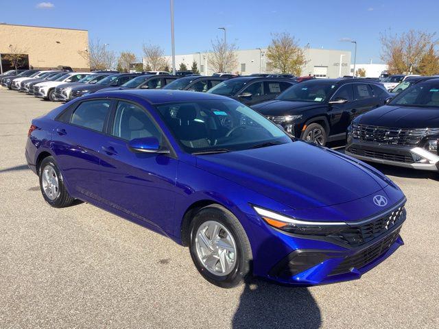 2026 Hyundai Elantra SE photo 3