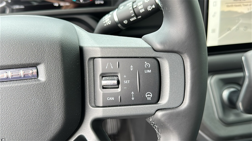 2025 Land Rover Defender 110 X-Dynamic SE photo 14