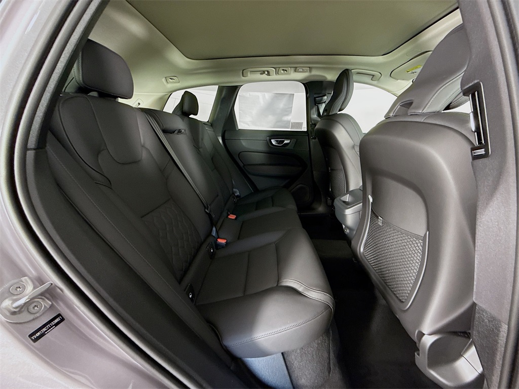 2026 Volvo XC60 B5 Plus photo 27
