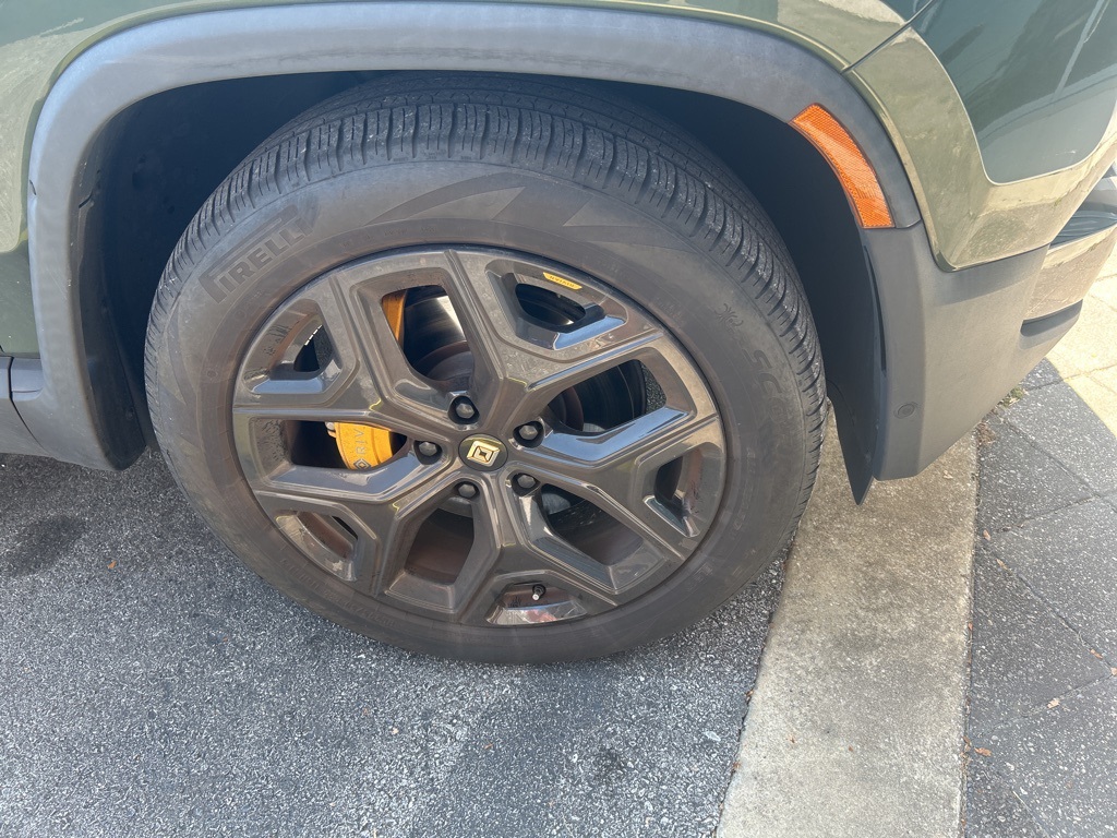 2024 Rivian R1S Adventure photo 4