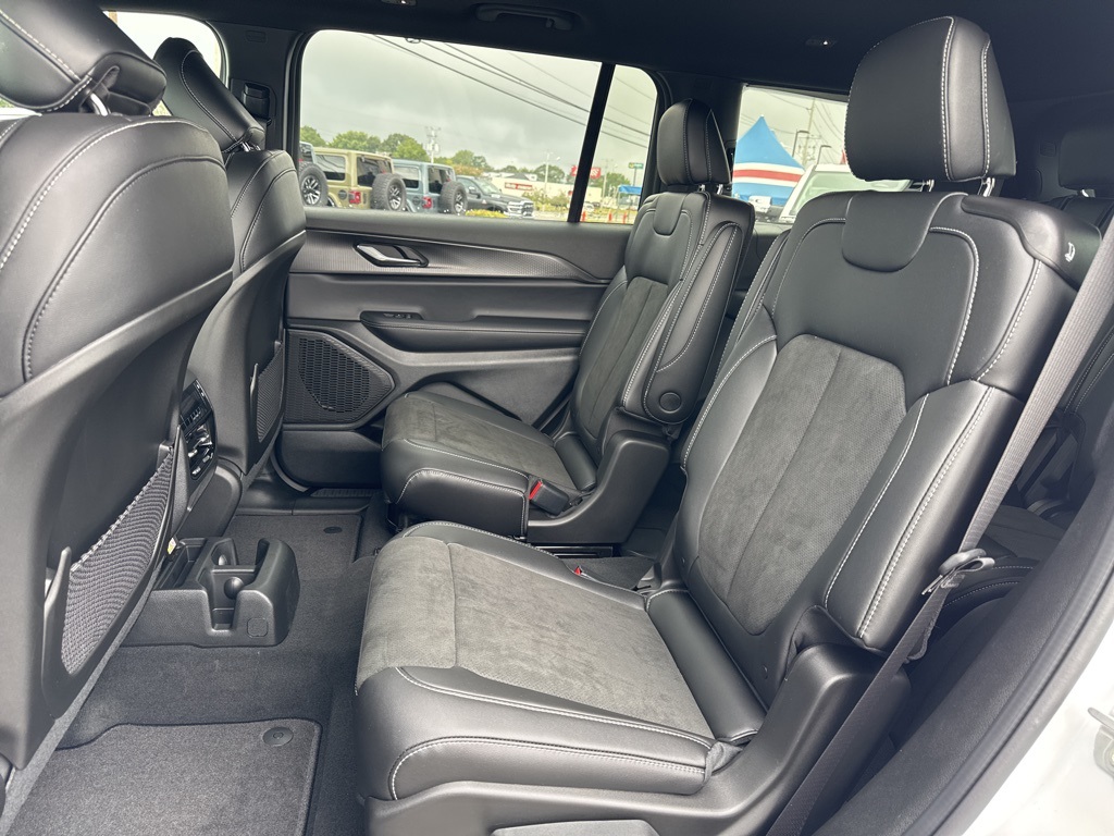 2025 Jeep Grand Cherokee Altitude X photo 26