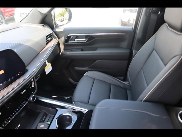 2025 Chevrolet Suburban Premier photo 11