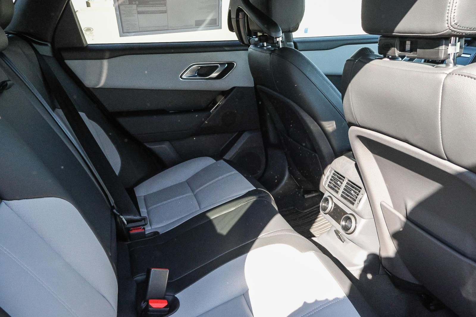 2026 Land Rover Range Rover Velar SE photo 13
