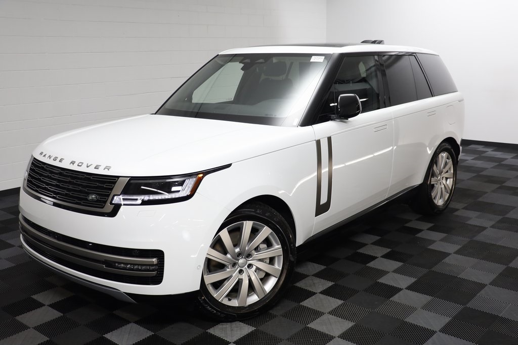 2025 Land Rover Range Rover SE photo 3