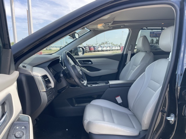 2023 Nissan Rogue SV photo 12