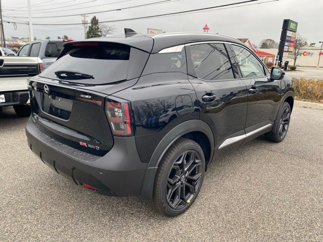 2026 Nissan Kicks SR photo 2