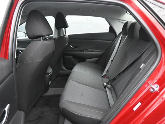 2025 Hyundai Elantra SE photo 13