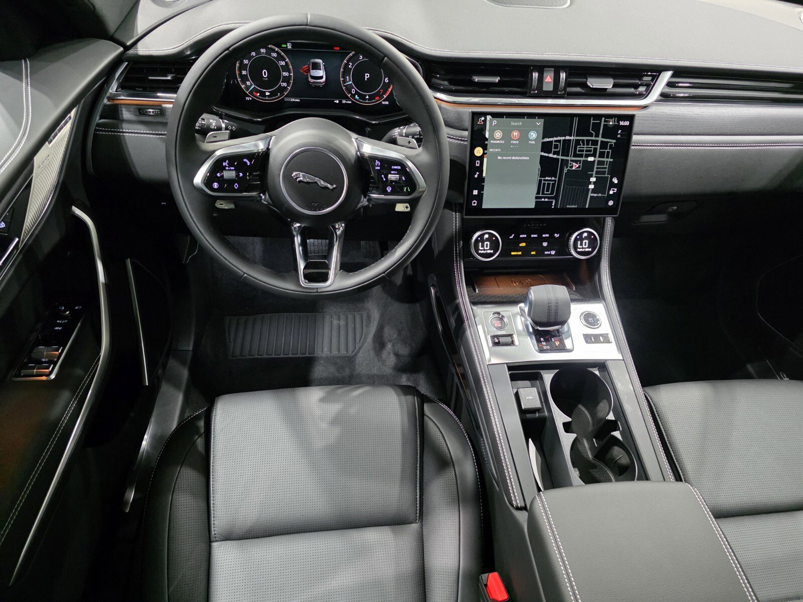 2026 Jaguar F-PACE R-Dynamic S P250 photo 9