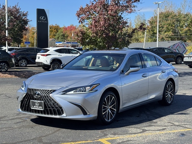 2025 Lexus ES Hybrid 300h's photo