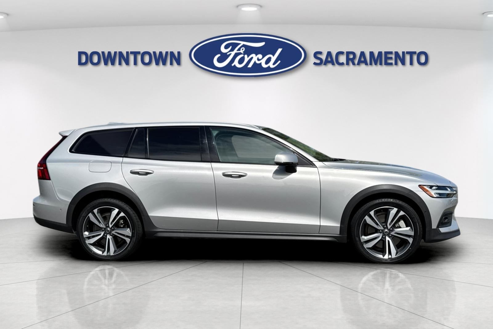 2024 Volvo V60 Cross Country B5 Plus photo 8