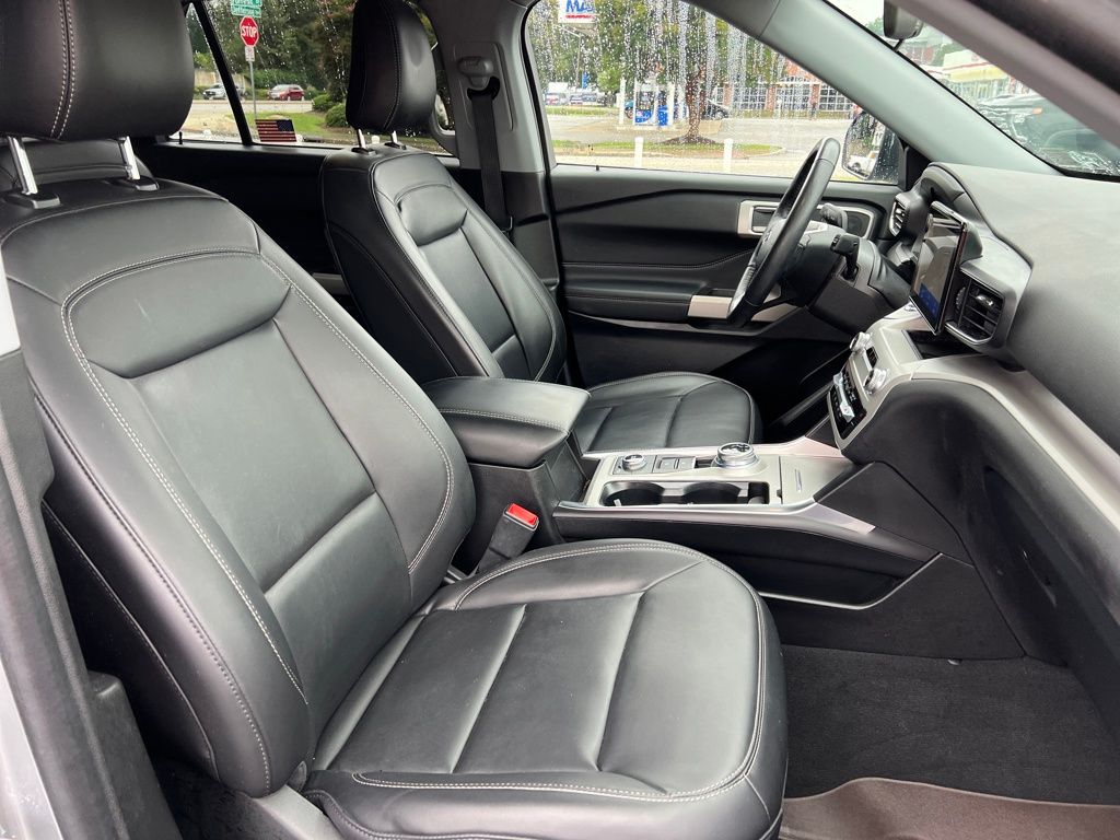 2023 Ford Explorer XLT photo 27