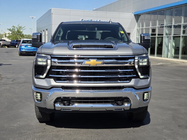 2025 Chevrolet Silverado 3500HD LTZ photo 3