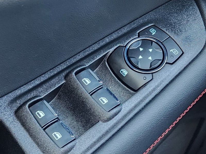 2024 Ford Edge ST-Line photo 11