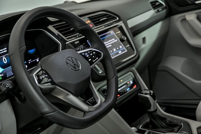 2024 Volkswagen Tiguan SE R-Line Black photo 10