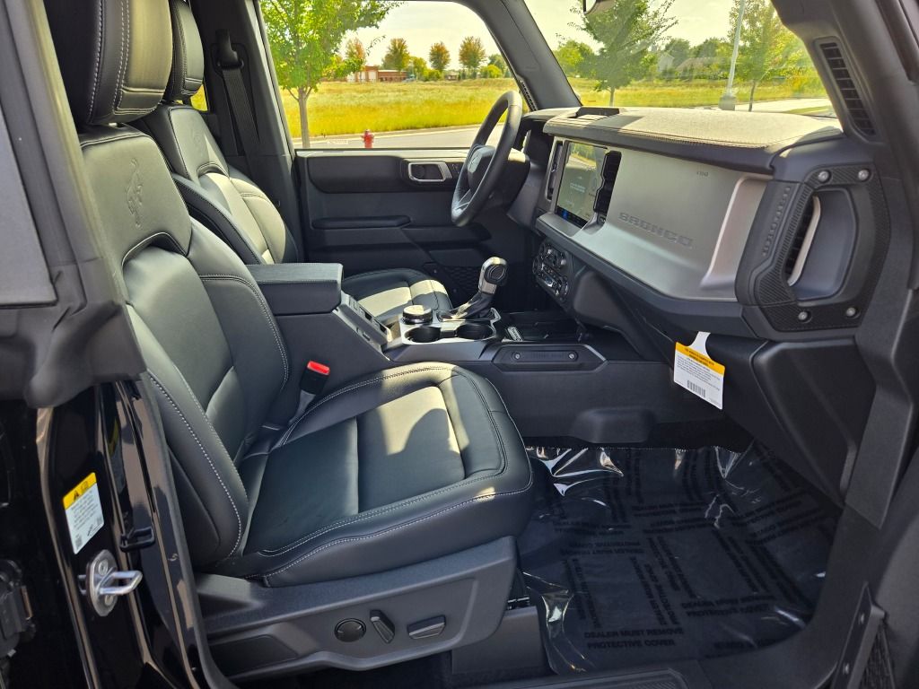 2025 Ford Bronco Outer Banks photo 5