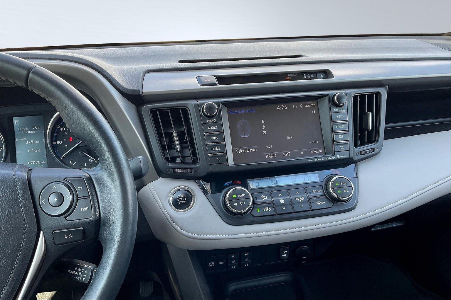 2017 Toyota RAV4 Limited photo 6