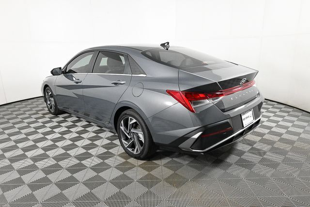2025 Hyundai Elantra Hybrid Limited photo 3