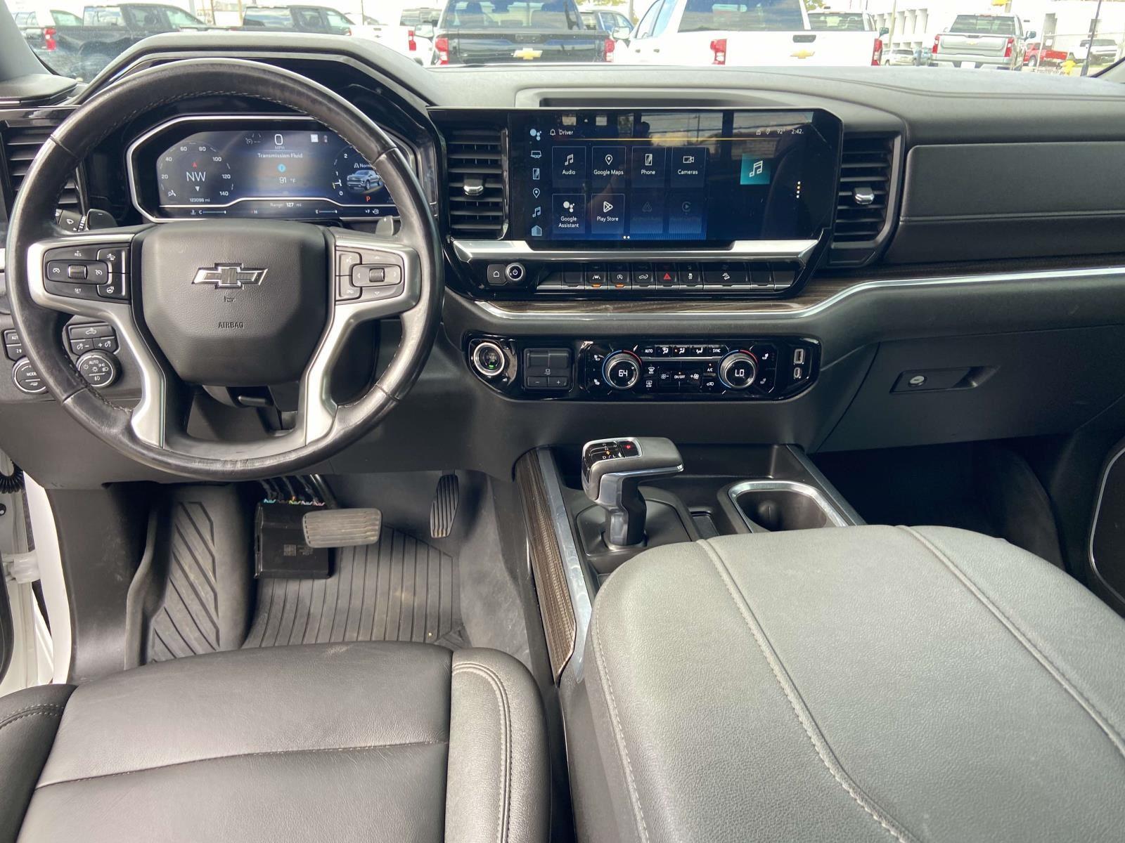 2023 Chevrolet Silverado 1500 RST photo 2