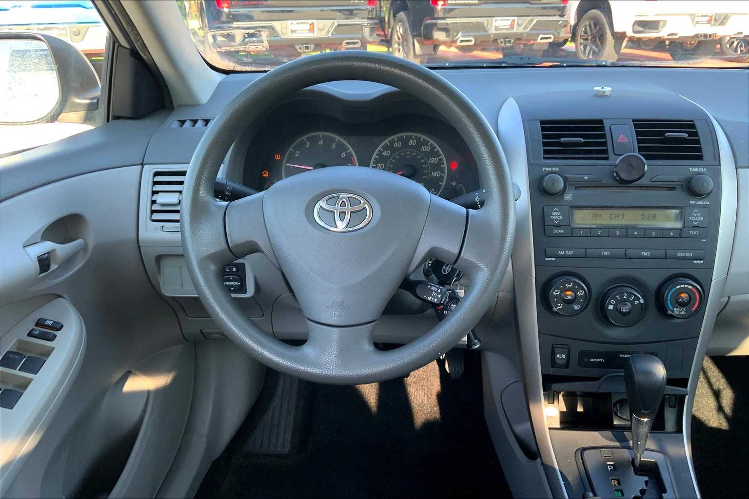 2009 Toyota RAV4 LE photo 5